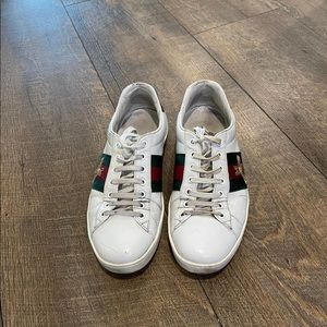 Original Gucci bee men’s sneaker (worn)